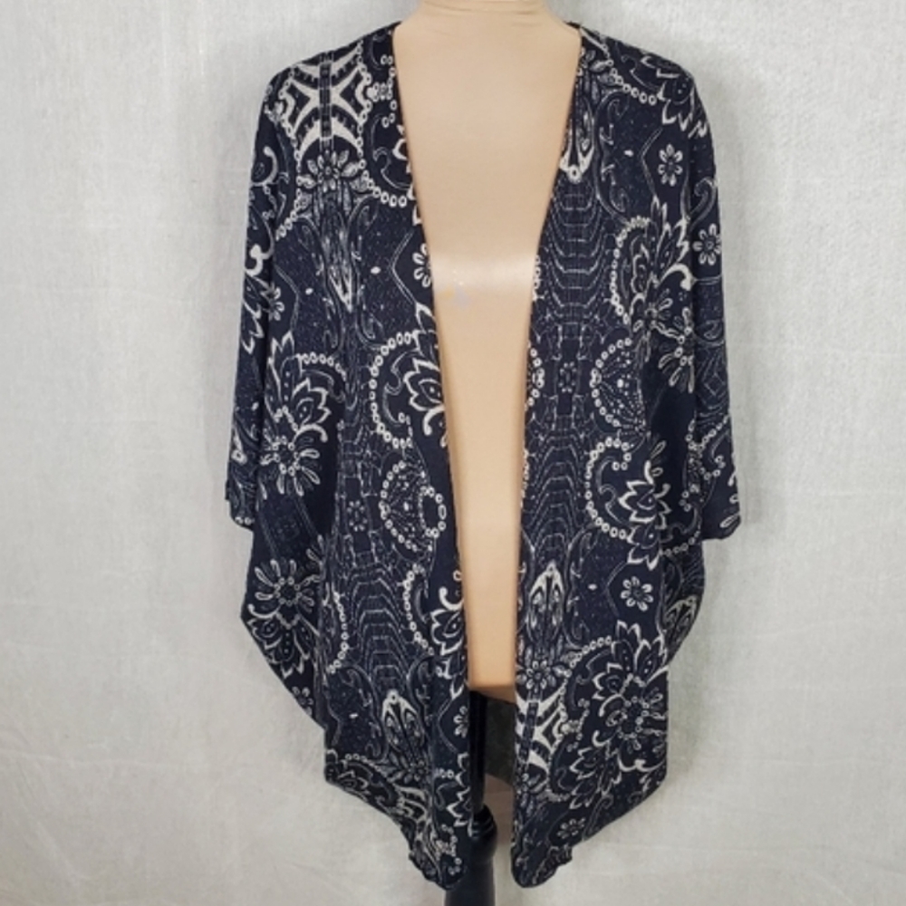 ♧ Francesca's Open Front Draped Shawl Black and Cream Size Small